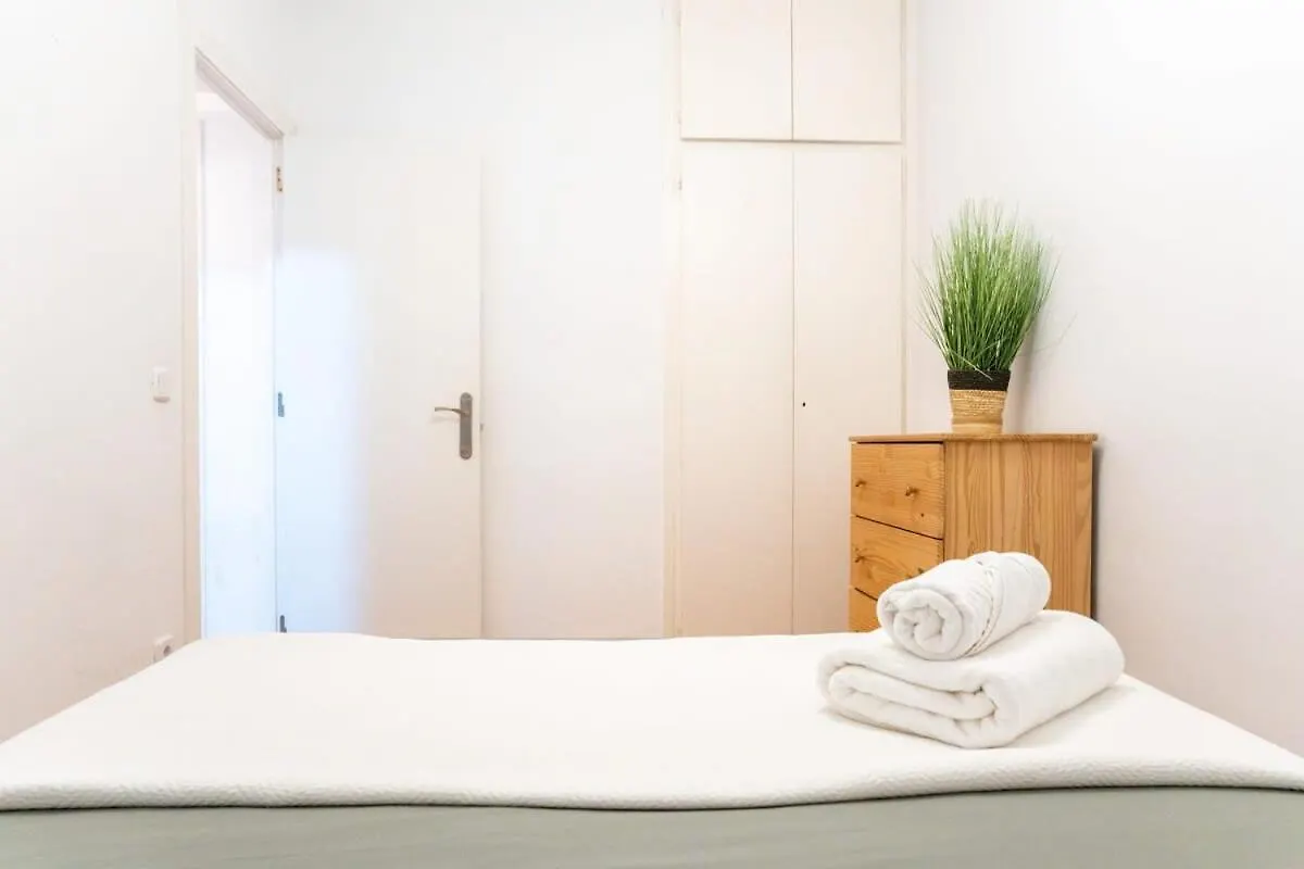 Bright 4Bd With Terrace Near Arc De Triomf Apartment Barcelona